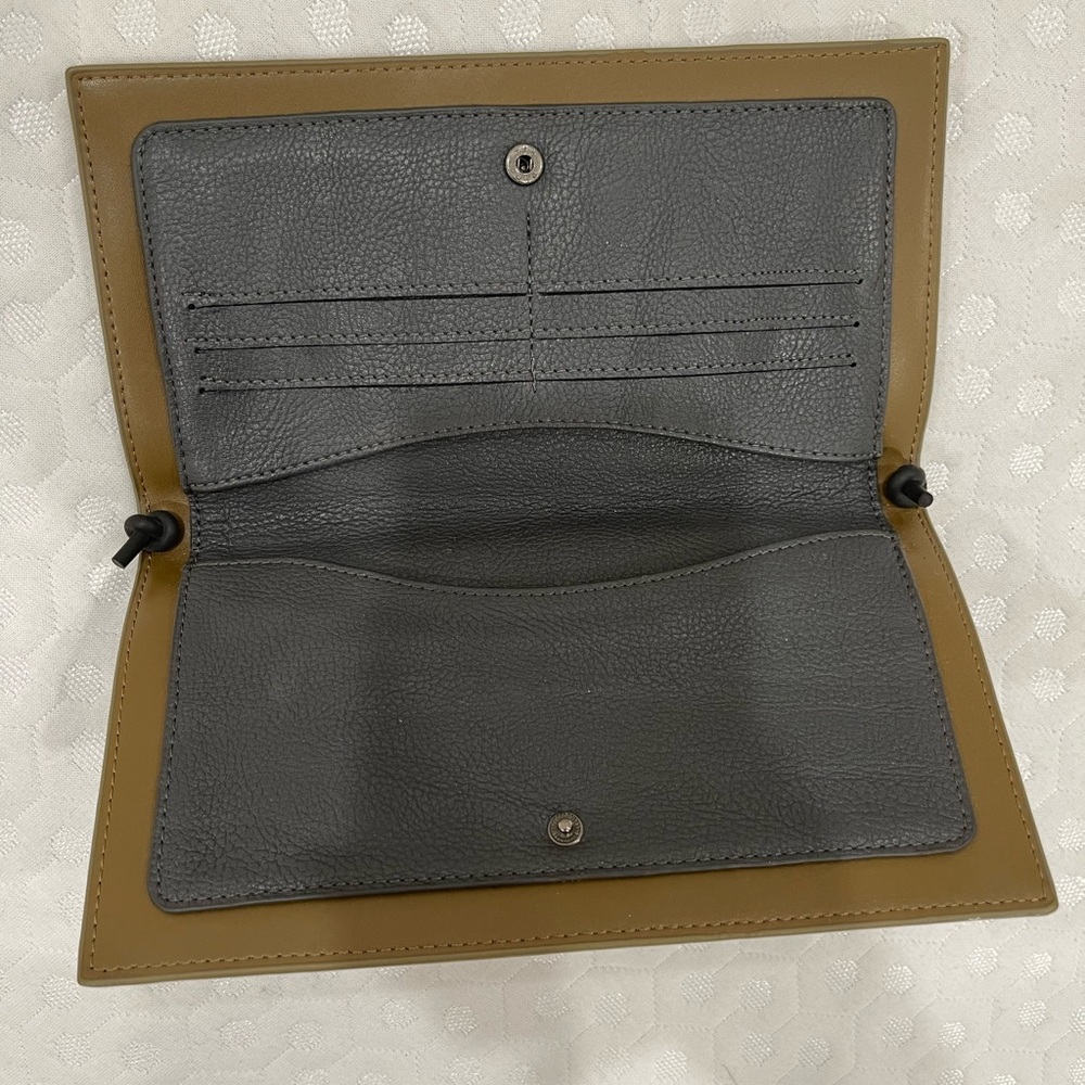 Clutch wallet / Urban Outfitters